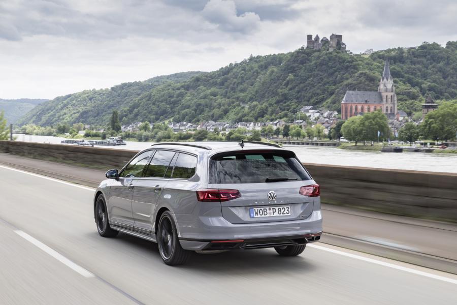  Volkswagen Passat Variant R-Line Edition (B8) 2019 года  (фото 6 из 31)